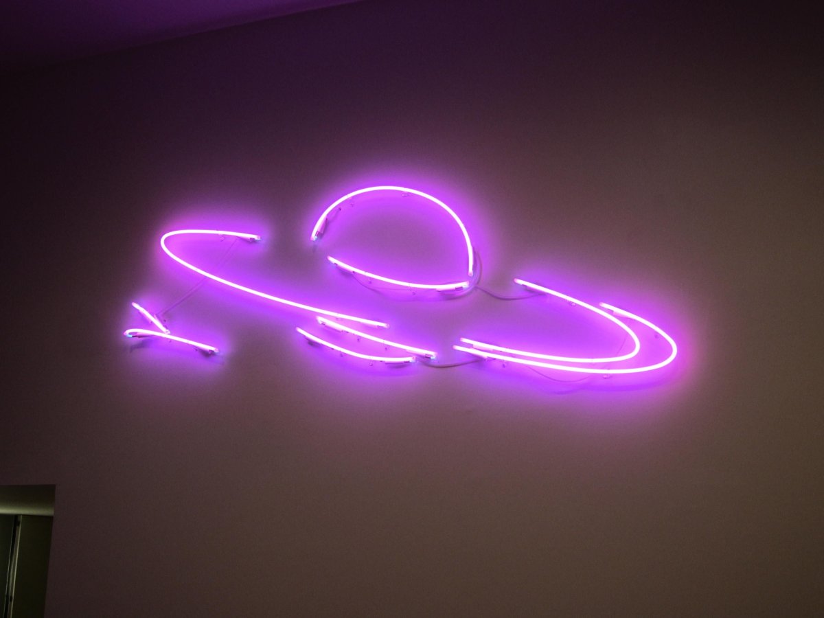 Светильник из неона