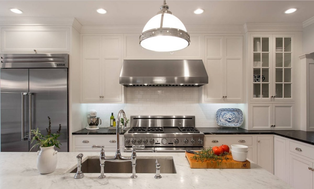 Кухня белая матовая без ручек