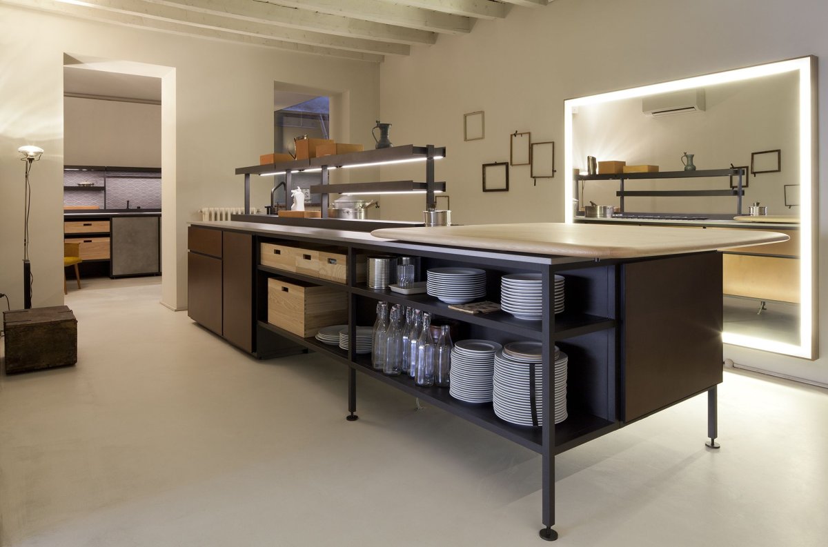 Желтая кухня в стиле лофт