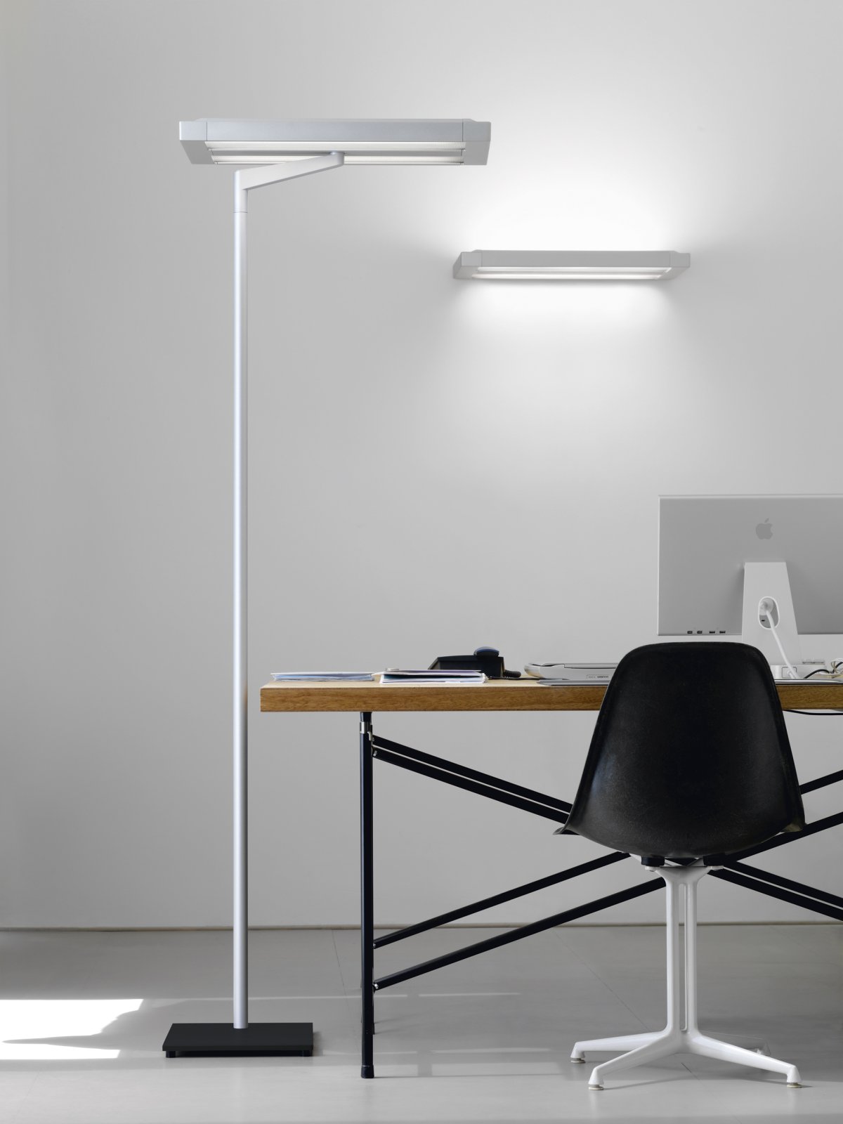 Светильник над рабочим столом