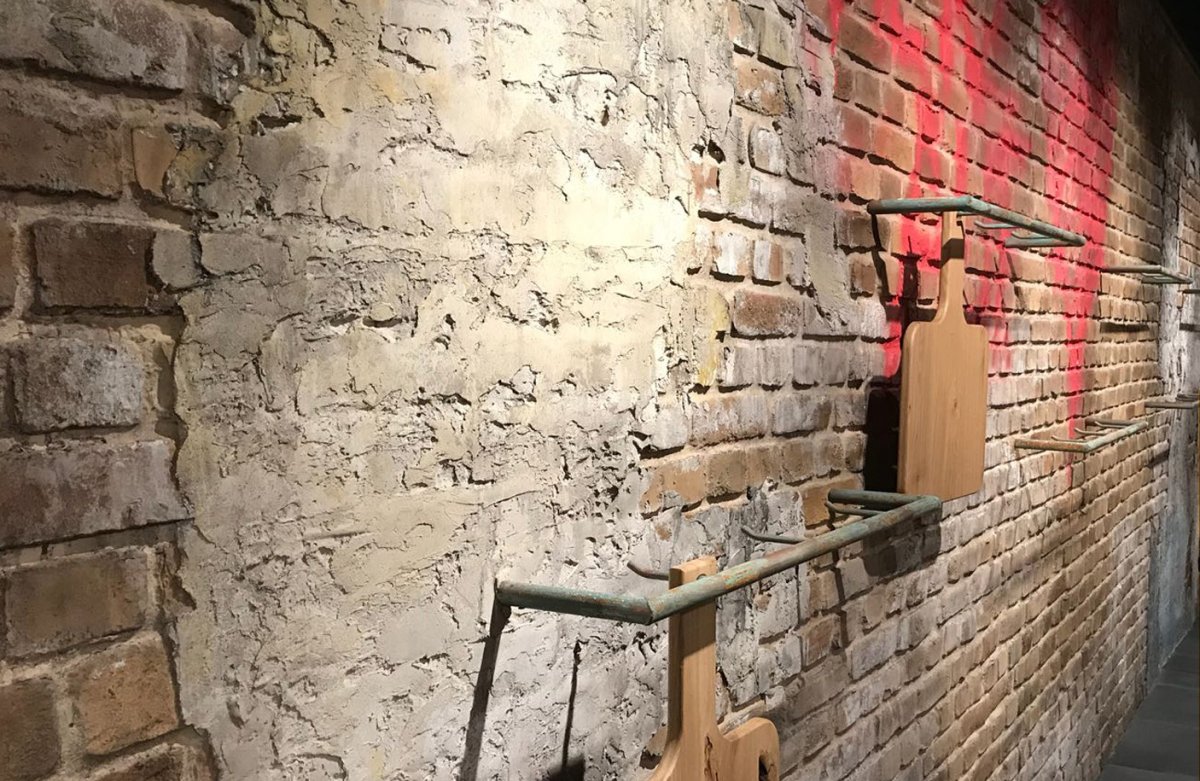 Лофт кирпич и штукатурка