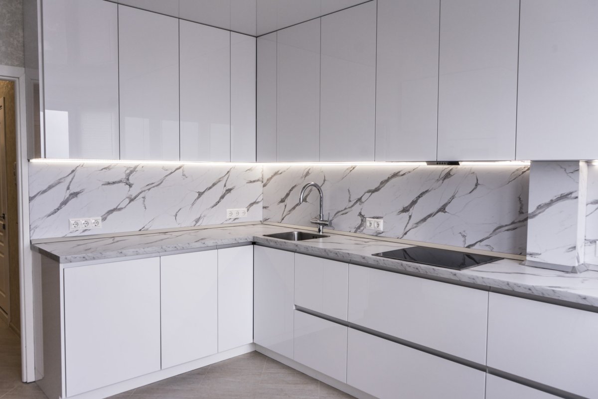 Кухня Модерн белая глянец