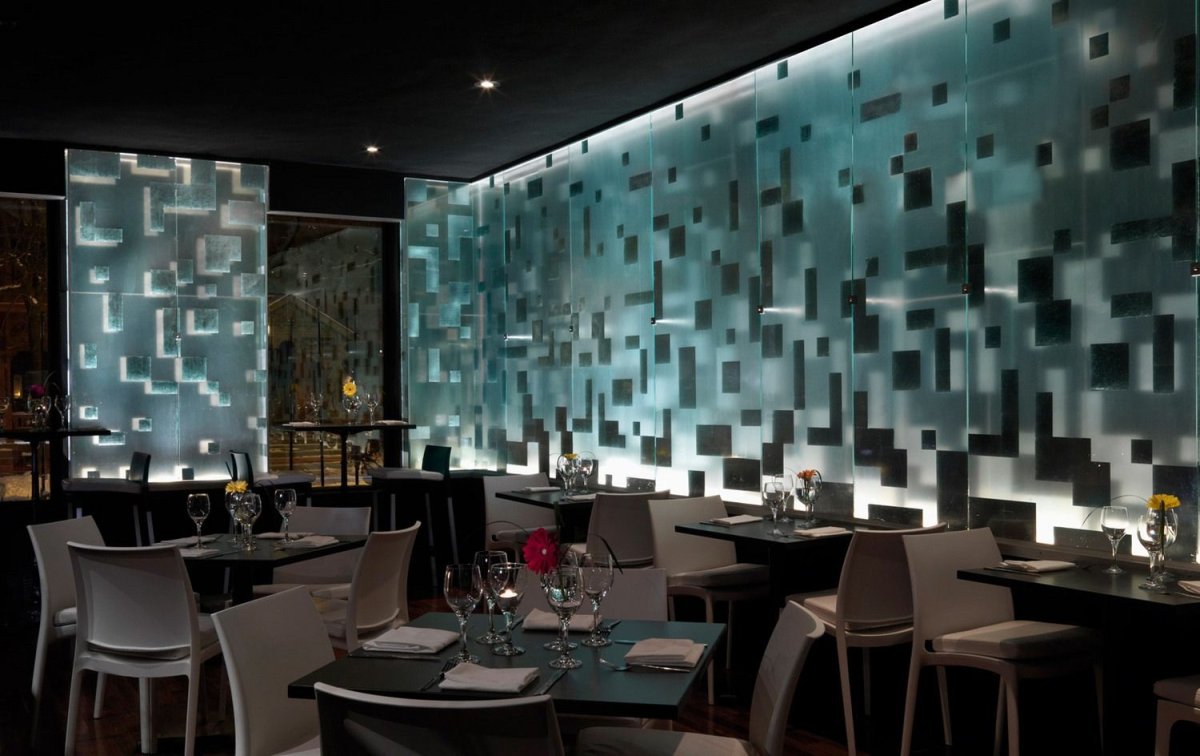 Ресторан со стеклянными стенами