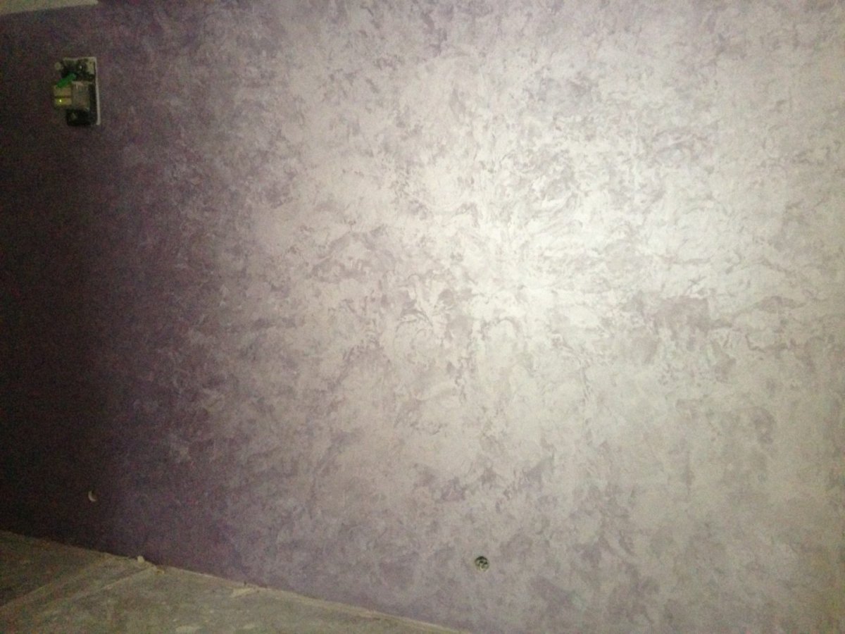 Фактурная штукатурка бордовая