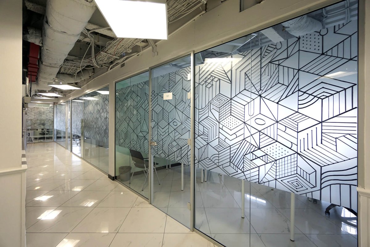 Перегородка стеклянная геометрические