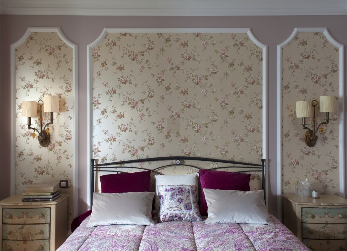 Обойные вставки в спальне