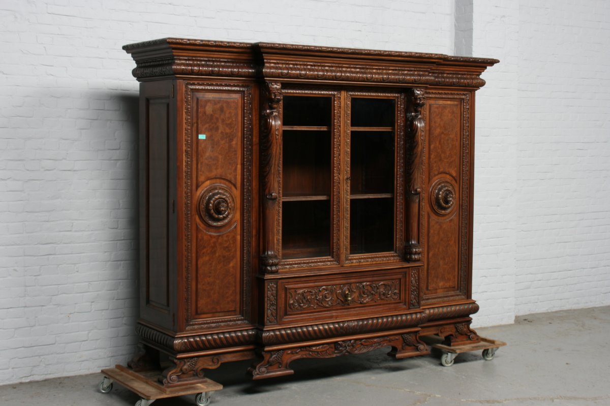 Исторический шкаф