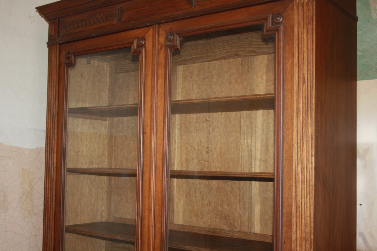 Комната с старыми музыкальными инструментами