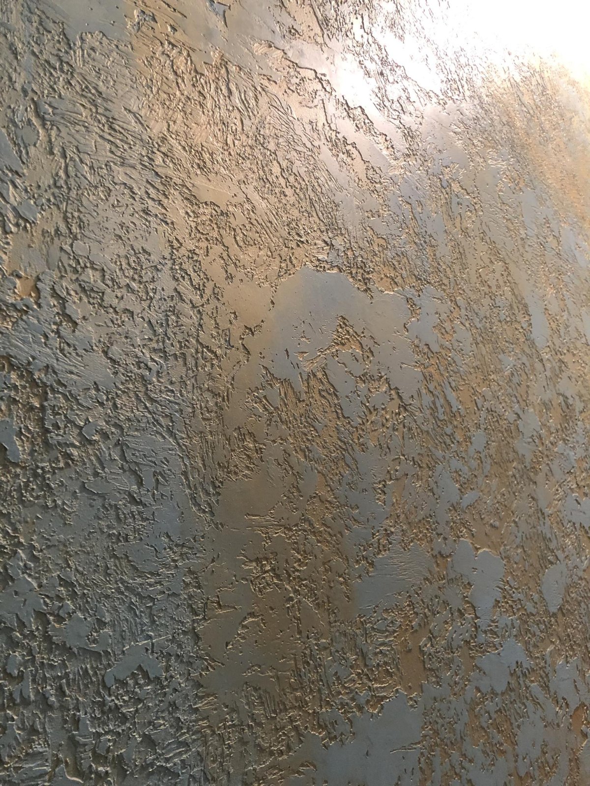 Фактурная штукатурка черная с золотом