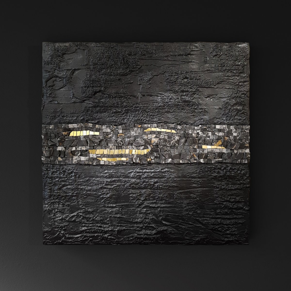 Черная штукатурка с золотом