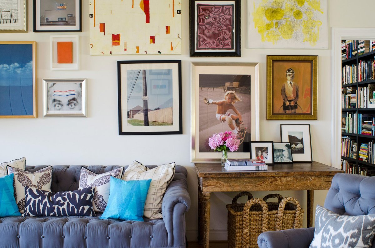 Репродукция в раме с декором