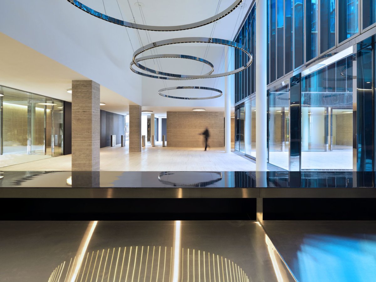 Круглые лестницы в общественных зданиях