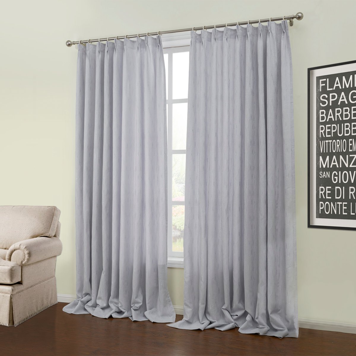 Шторы на белом фоне