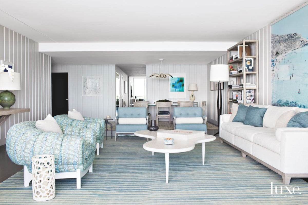 Серый пол голубые стены