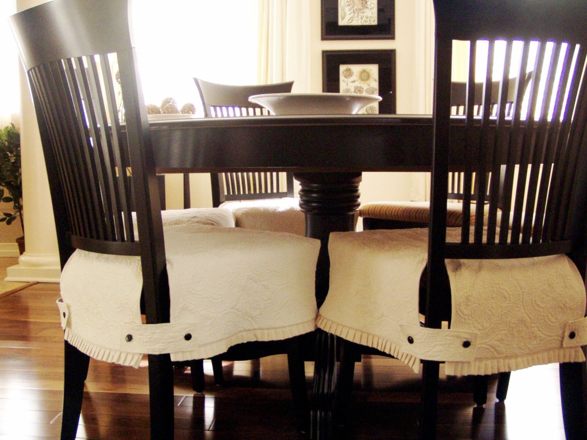 Чехлами для мебели в интерьере кухни