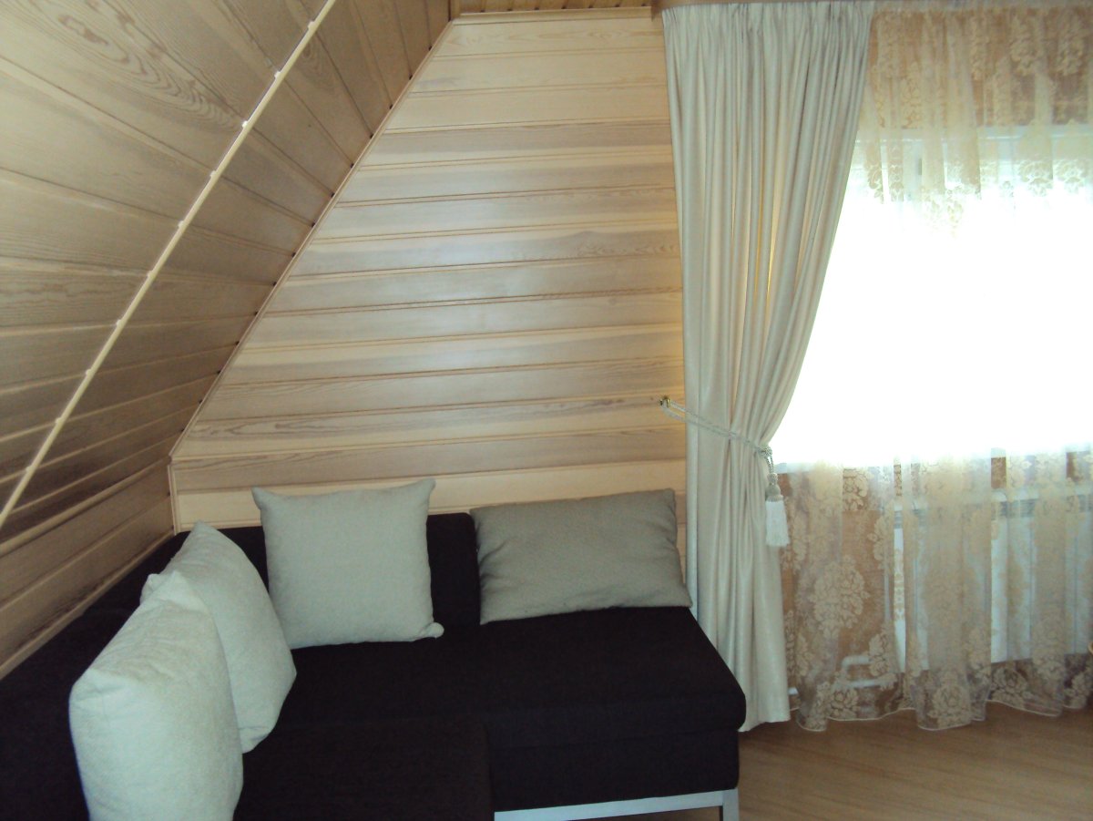 Шторы на даче вагонка