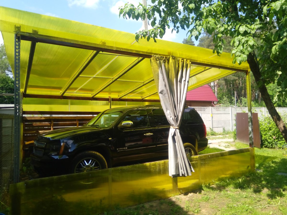 Металлическая беседка со шторами