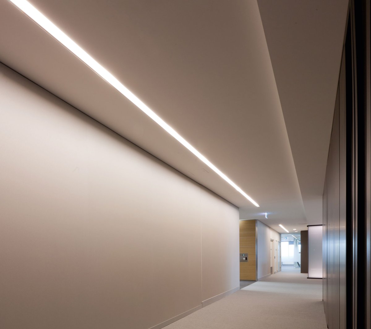 Дельталайт подсветка лестницы