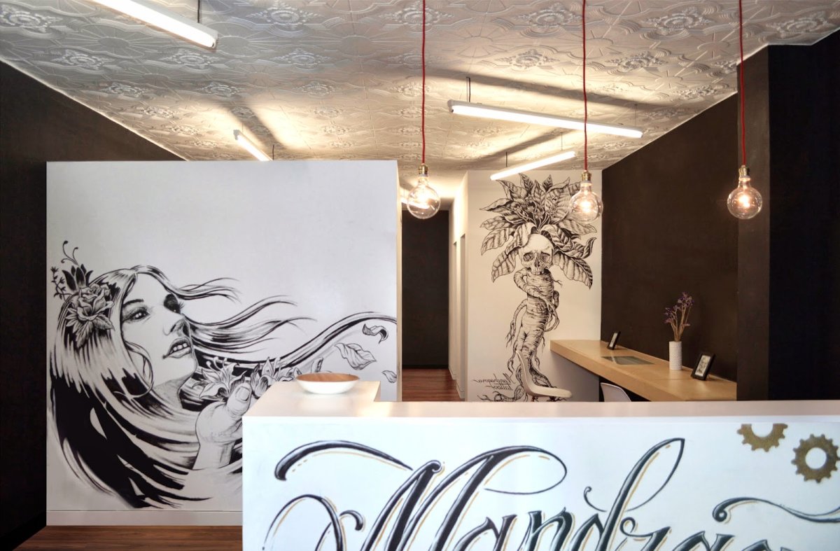 Роспись стен в салоне красоты