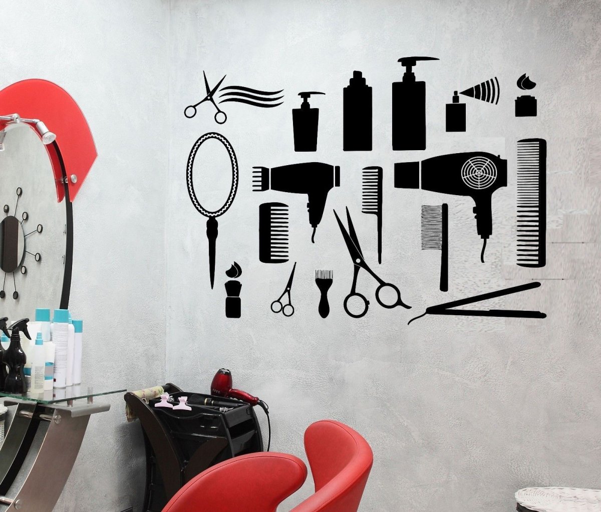 Надпись в салоне красоты на стене