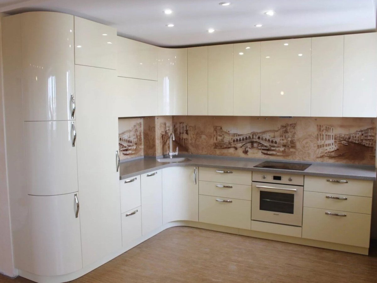 Интерьер кухни в светлых оттенках