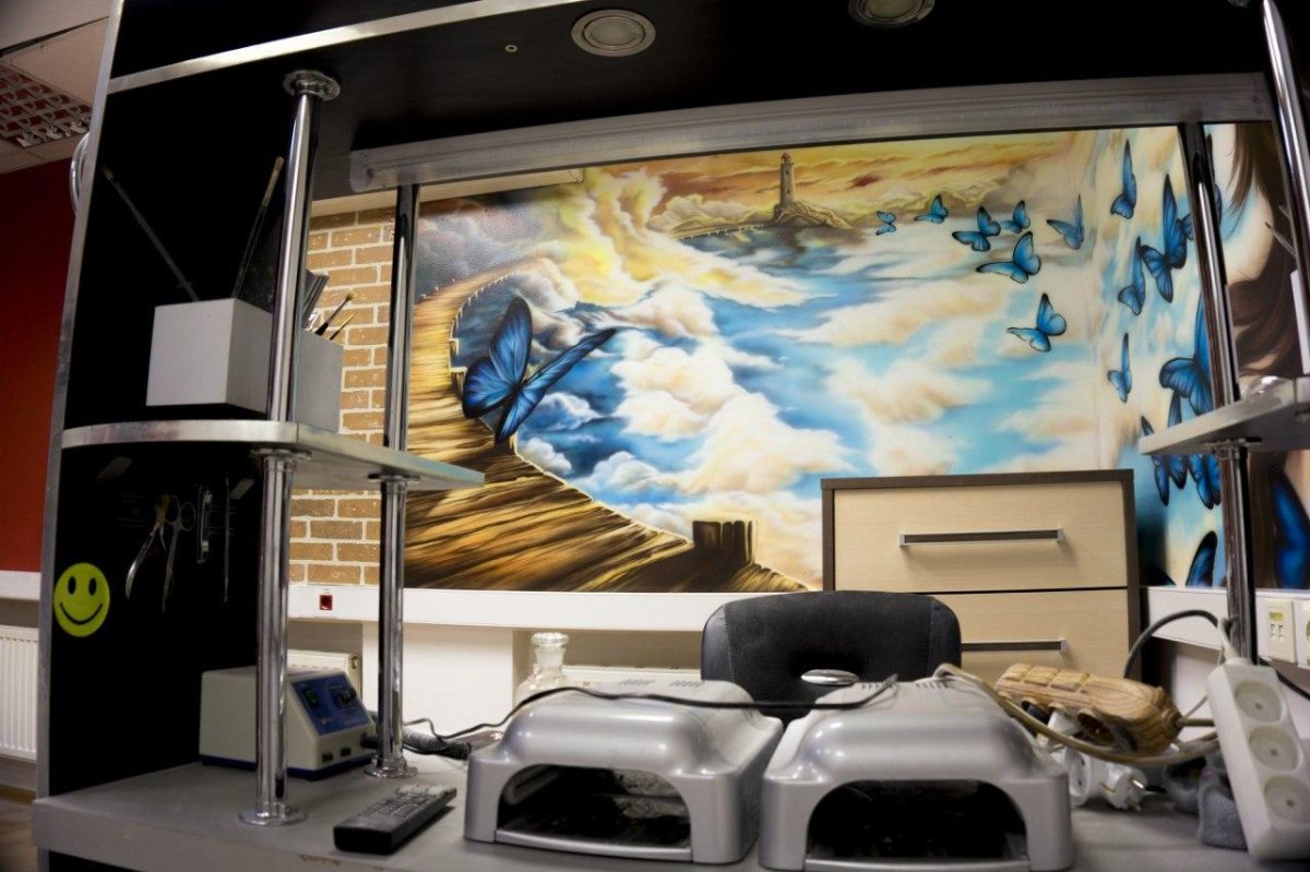 Рисунок на стене в тату студии