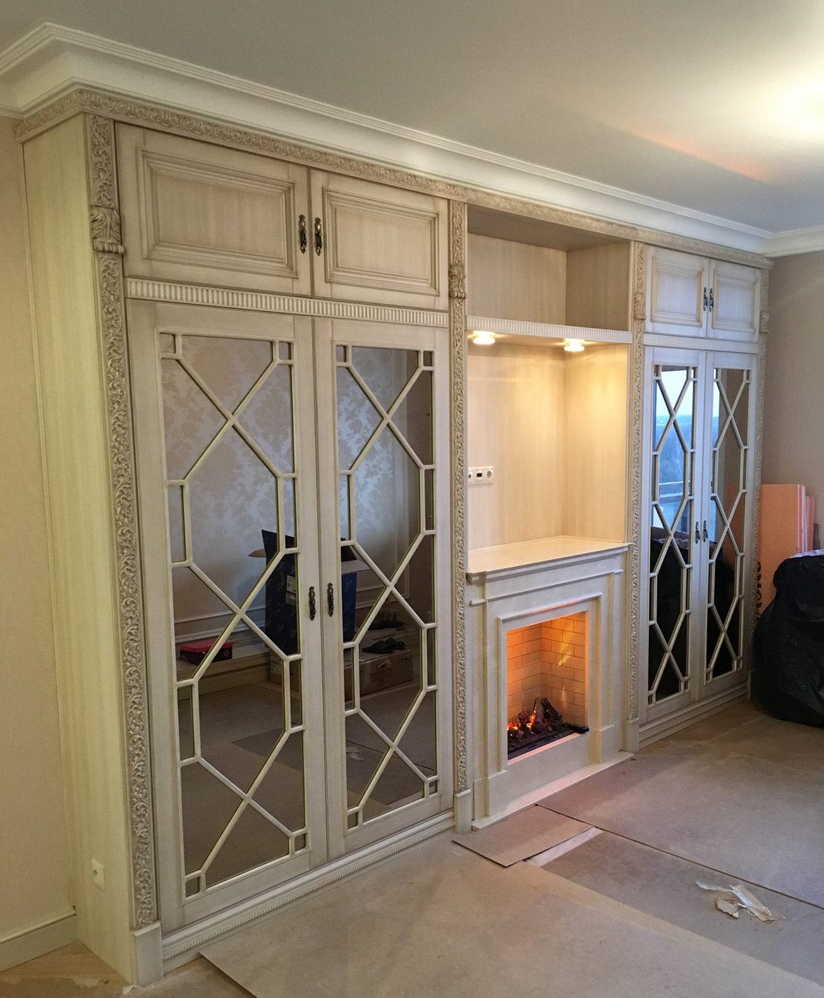 Шкаф в гостиную в классическом стиле