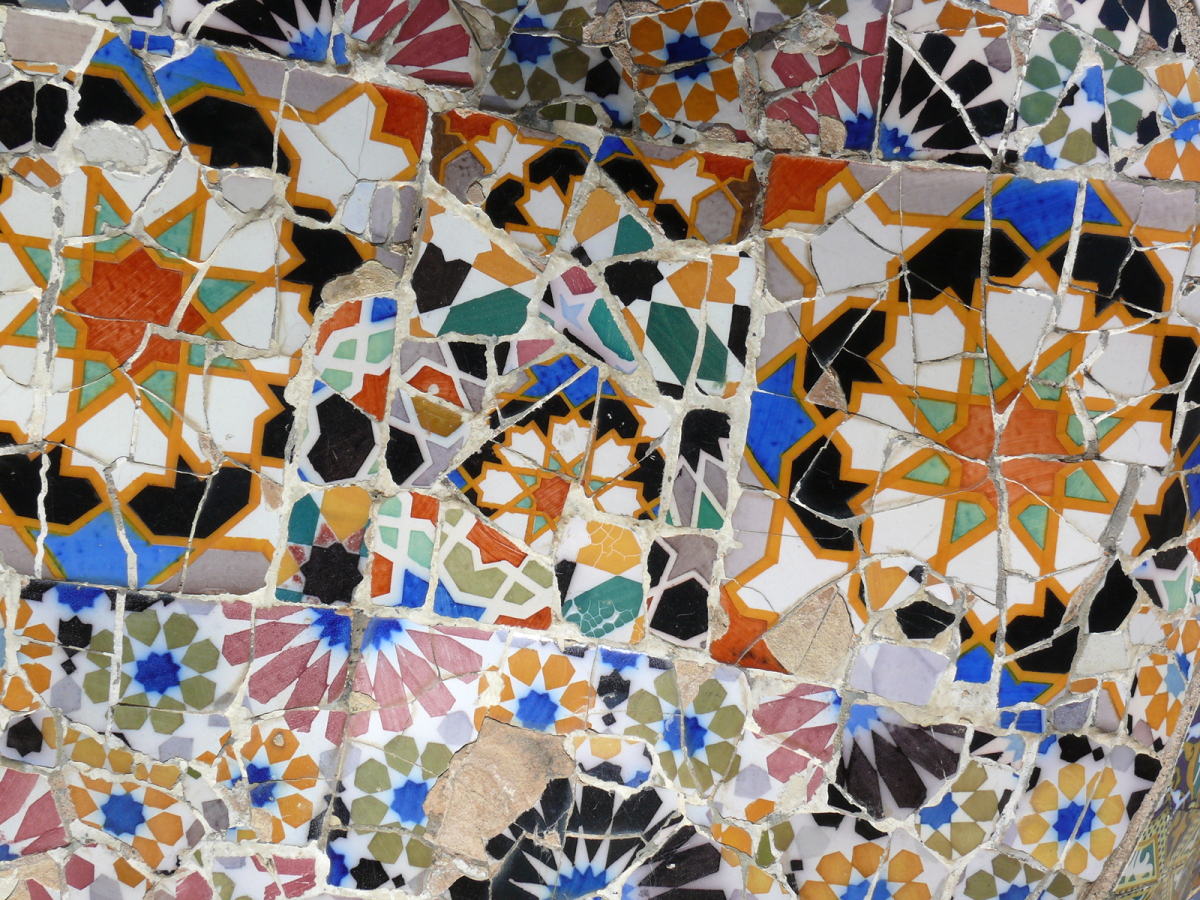 Плитка Гауди в Барселоне