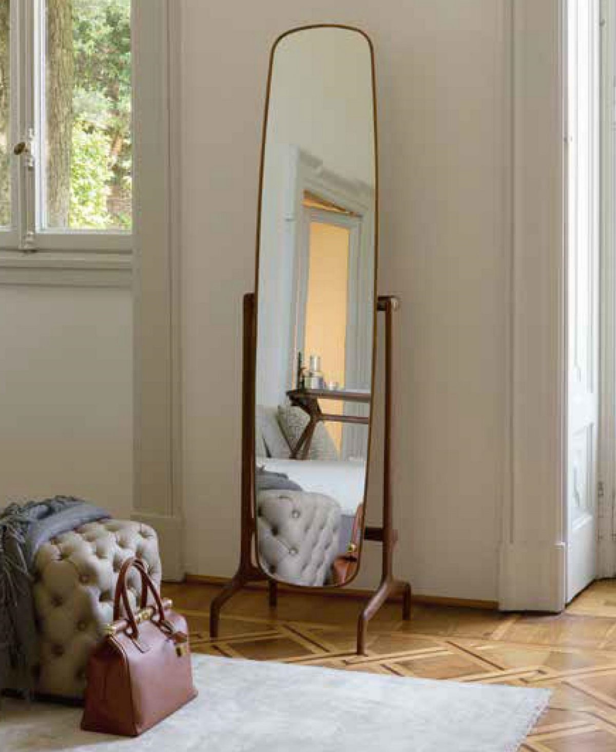 Зеркало напольное Uttermost