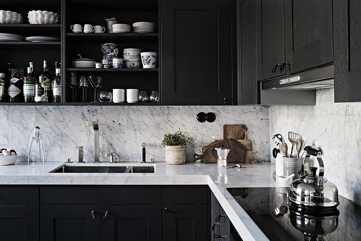 Кухня икеа черное стекло