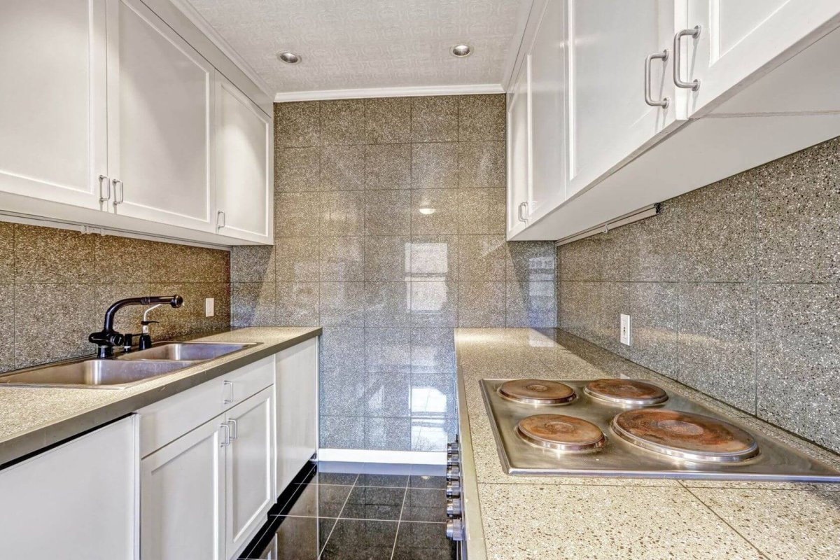 Декоративный кирпич на кухне