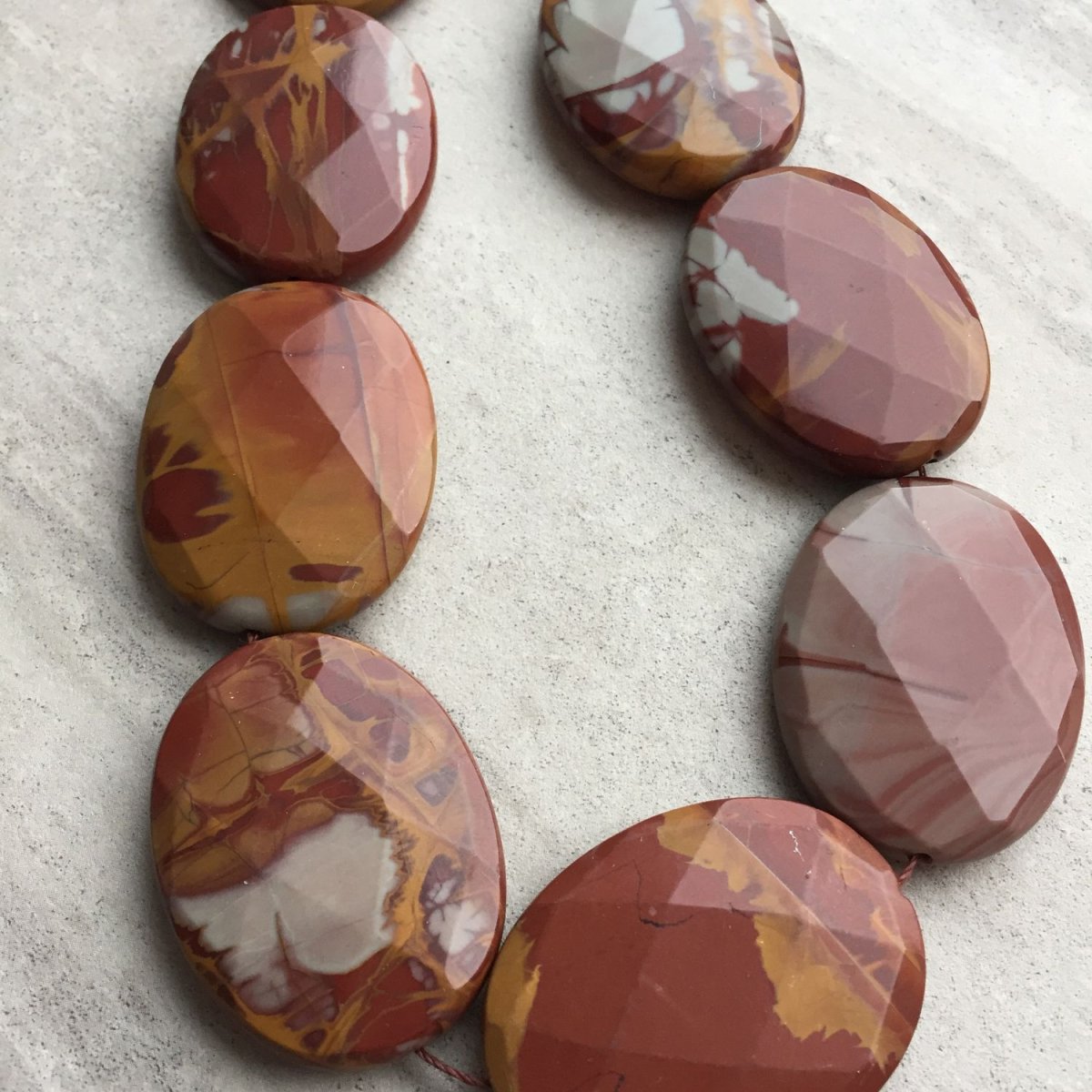 Яшма Пикассо камень