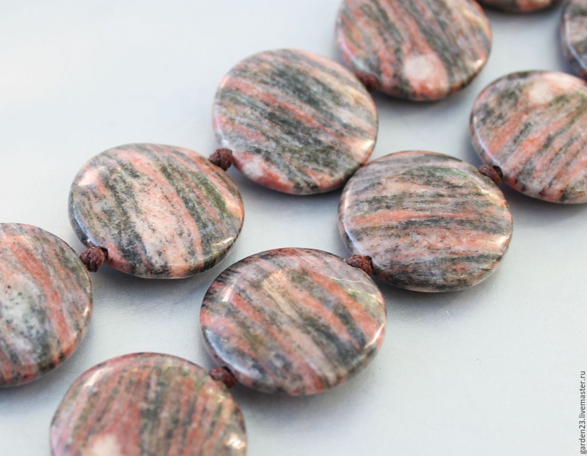 Яшма Пикассо камень