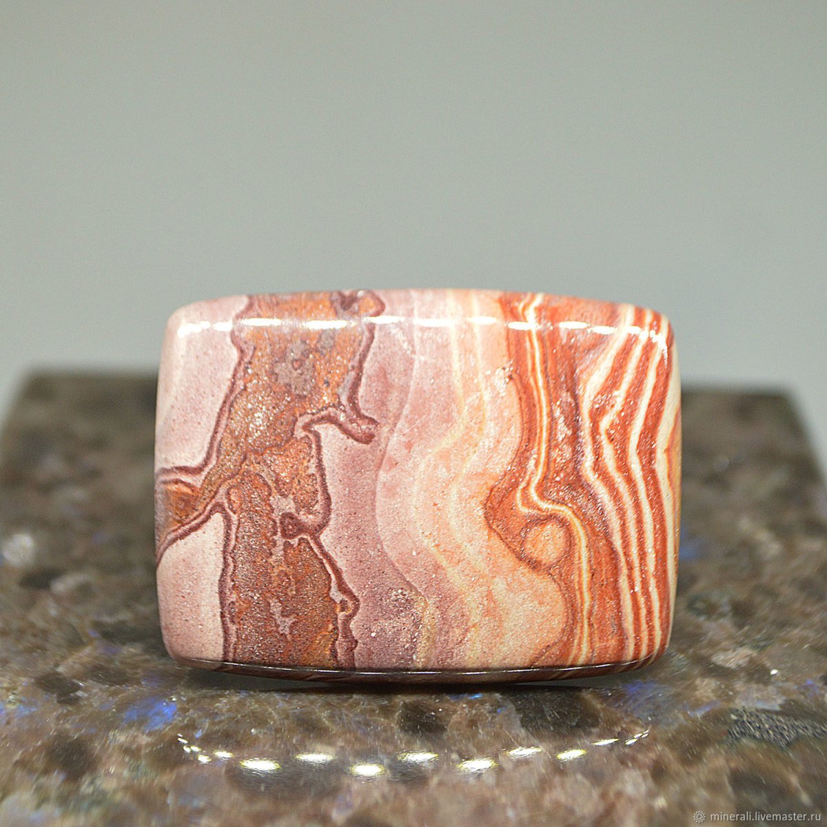 Копейчатая яшма