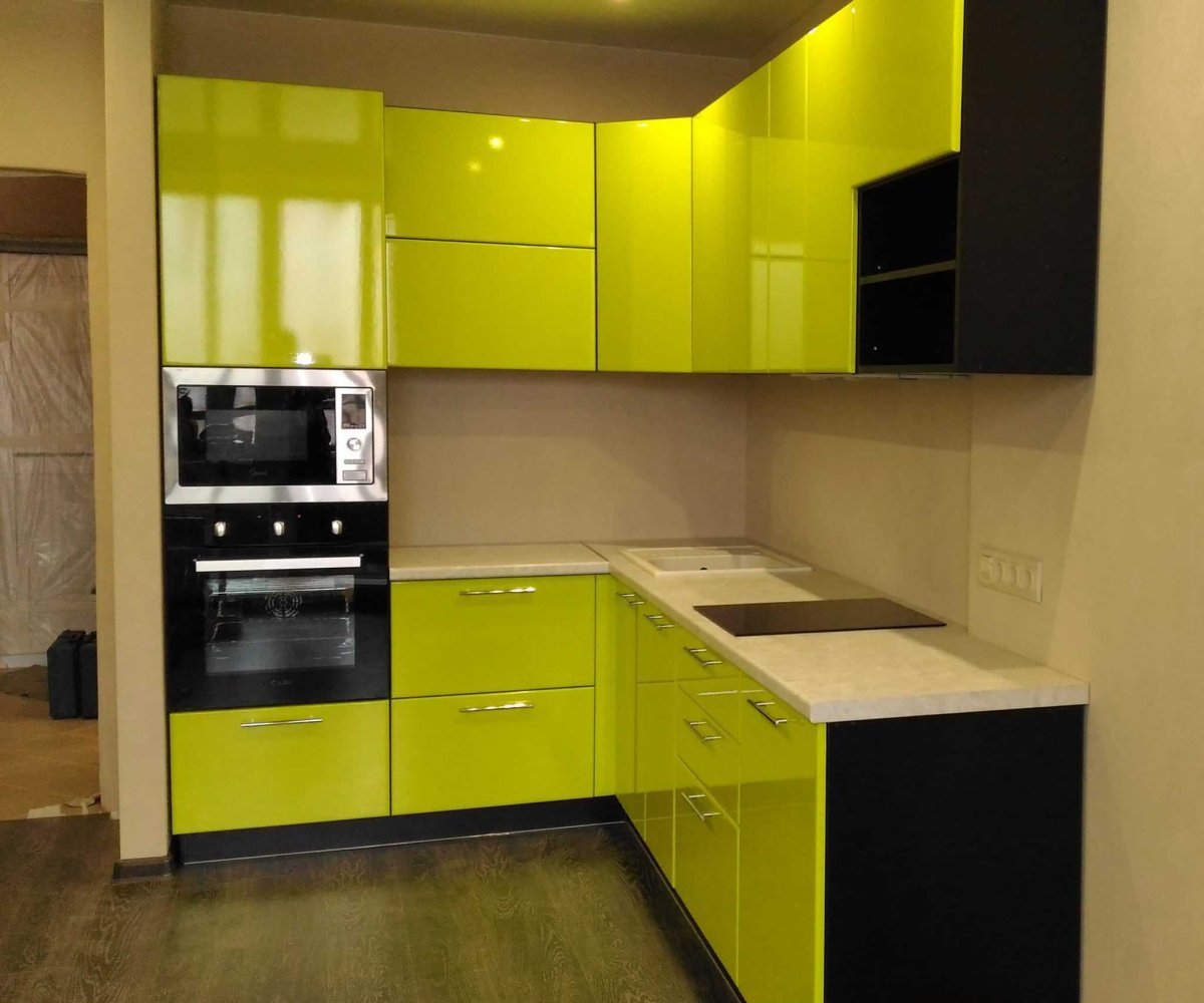 Современная угловая кухня 3 на 3