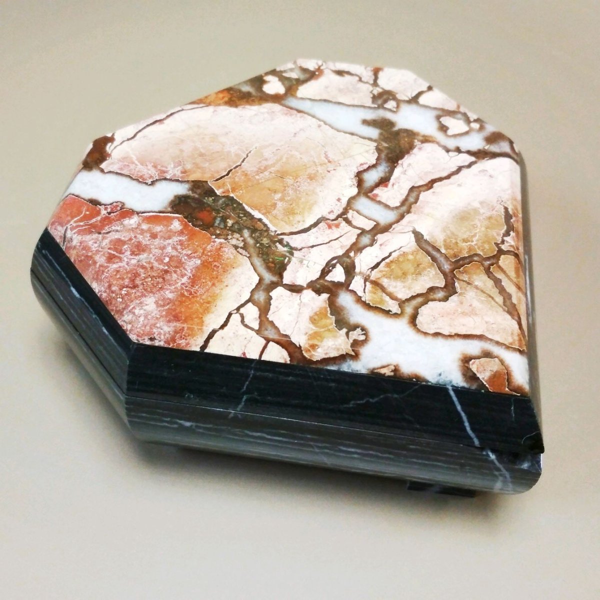 Коргонская яшма