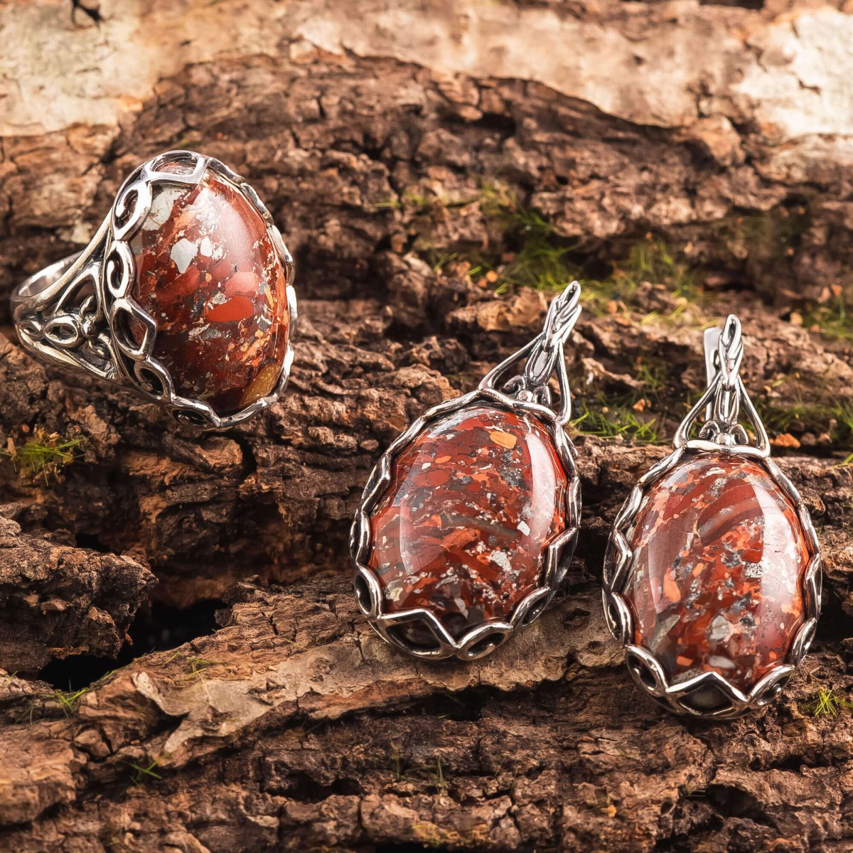 Bumblebee Jasper камень