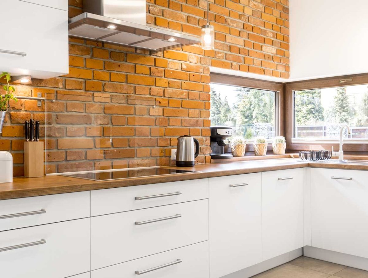 Фартук из плитки кирпичиками