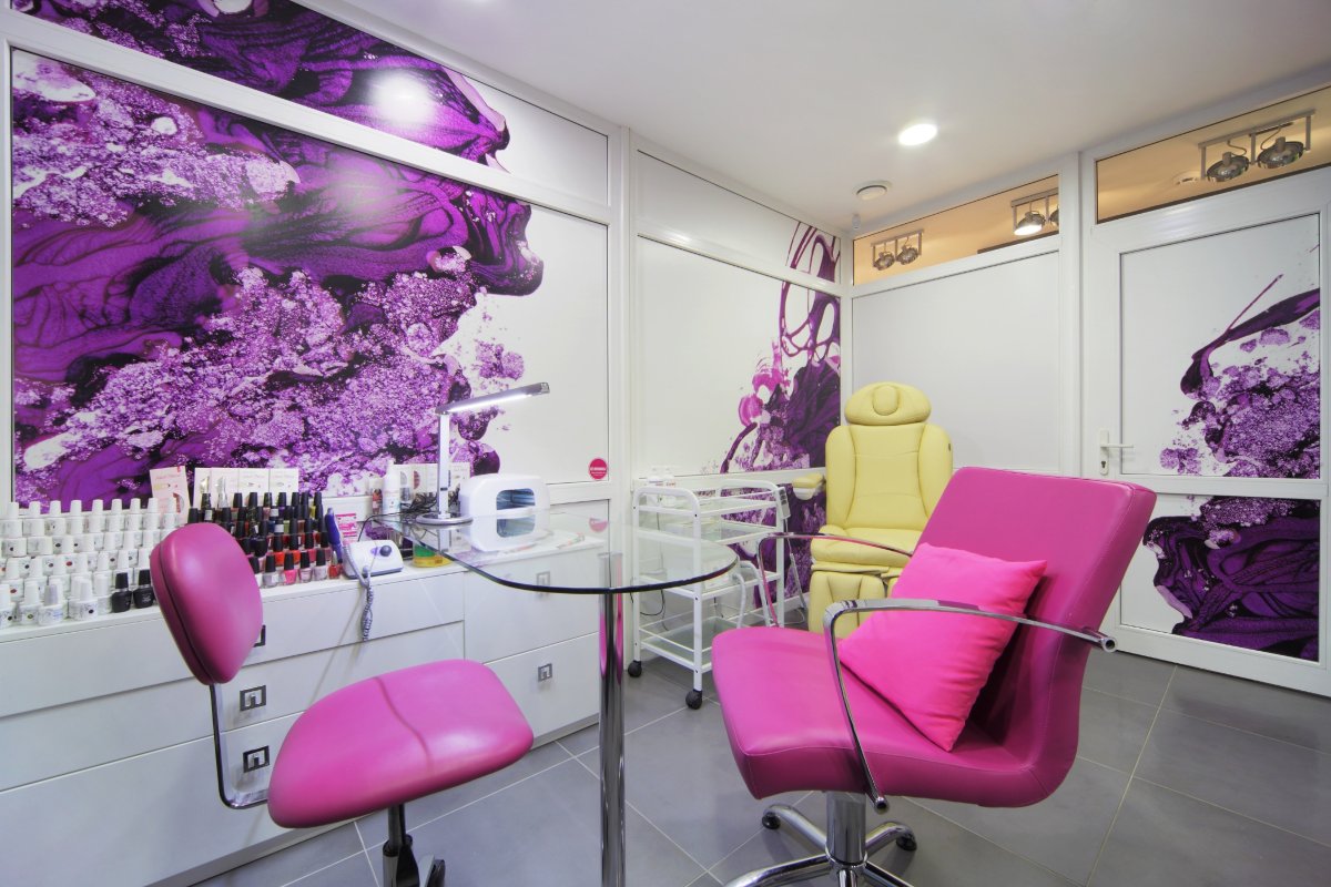 Шторы в кабинет маникюра