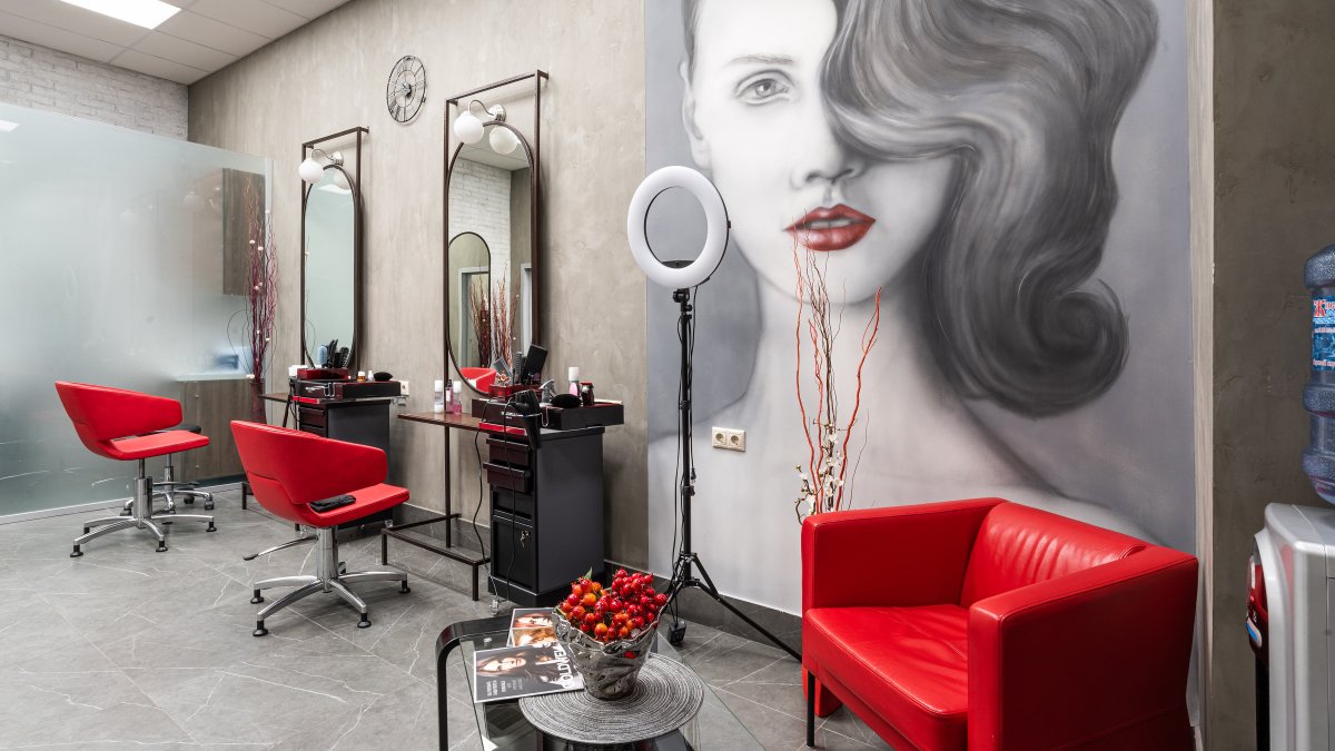 Интерьер салон красоты контрастный