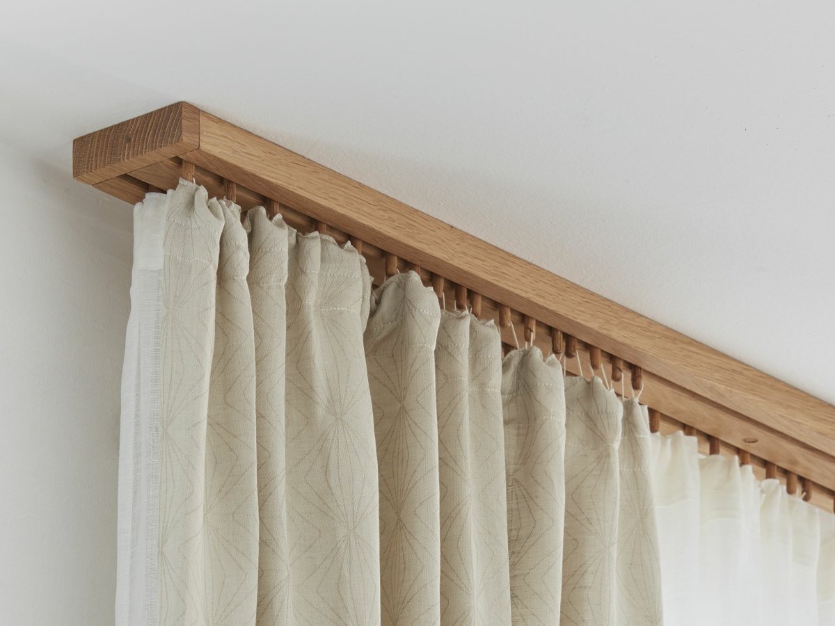 Карнизы из дерева для штор