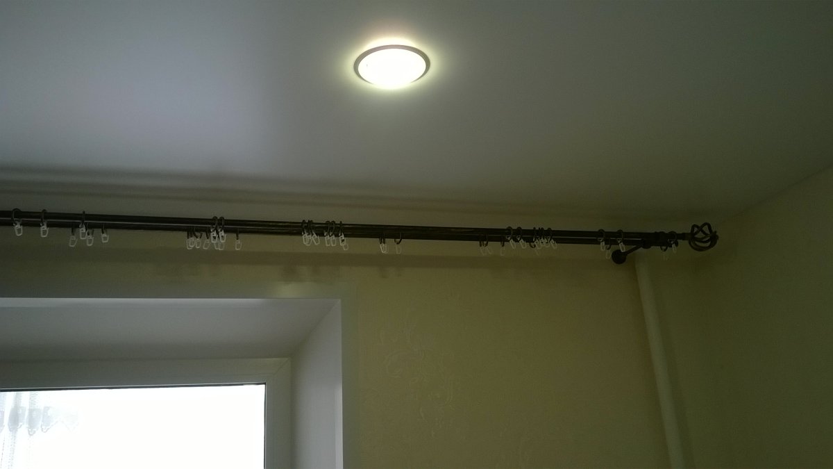 Черный карниз для штор