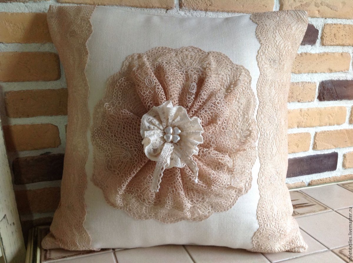 Подушка декоративная полосы