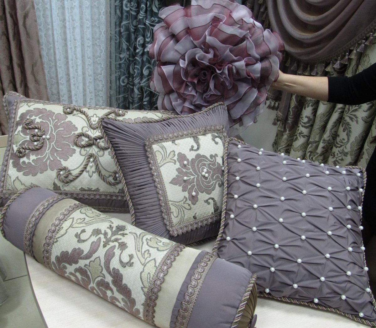 Декоративные подушки из портьерной ткани