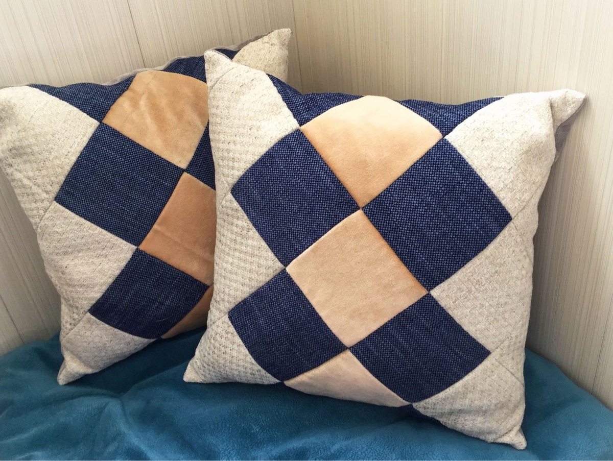 Лоскутные диванные подушки