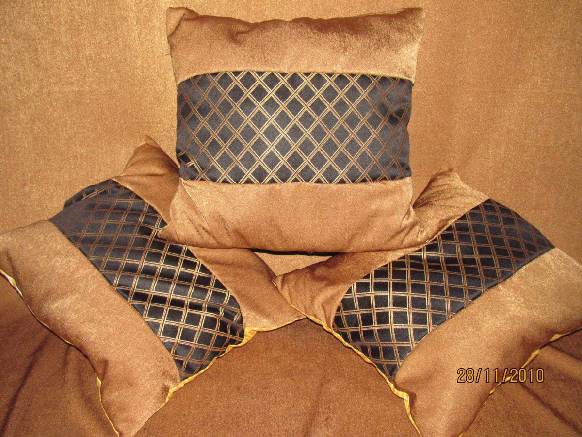 Диванные подушки из остатков шторной ткани