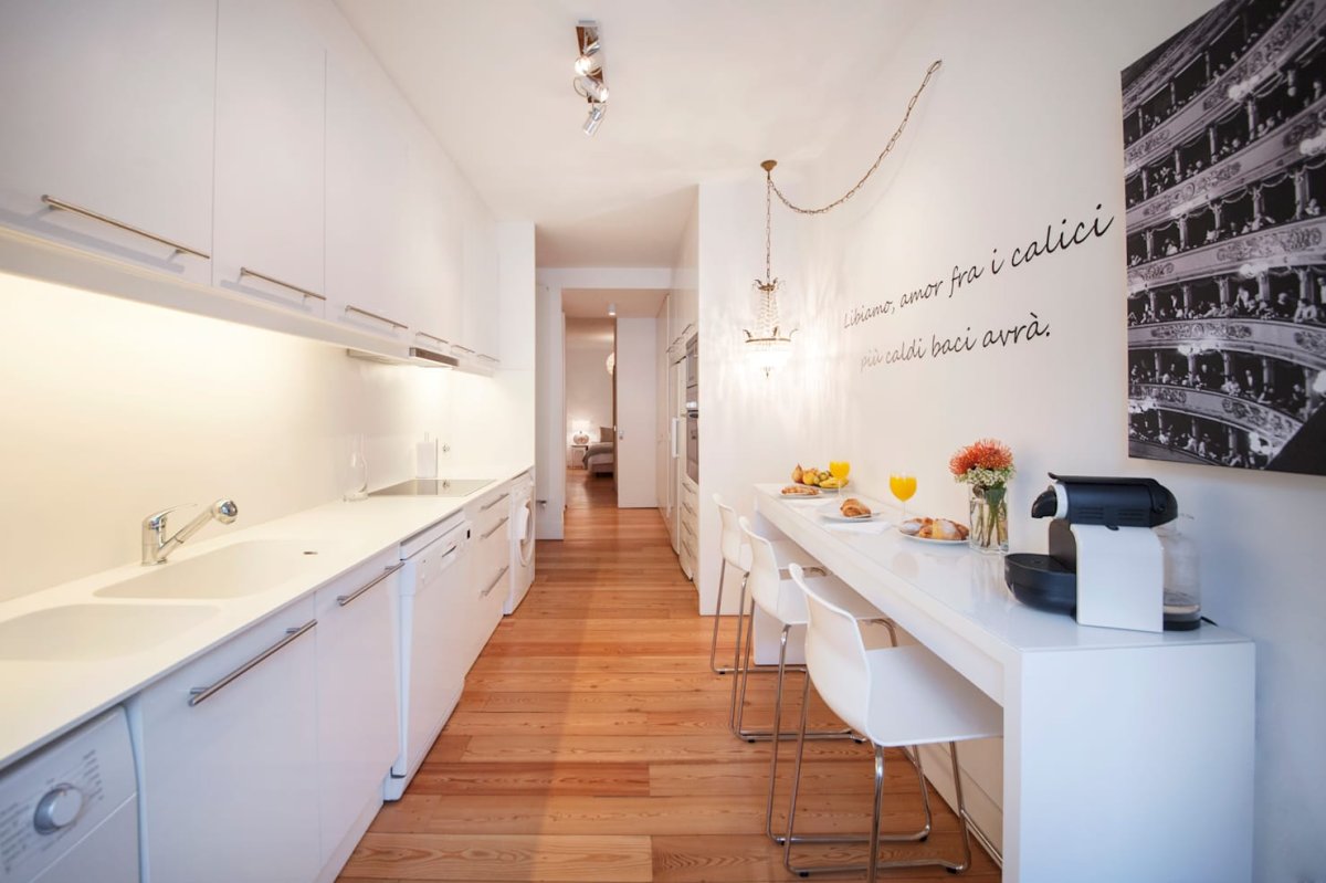 Кухня длинная и узкая интерьер