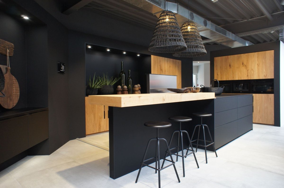 Кухня графитового цвета