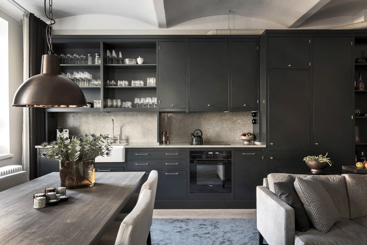 Кухня в темных тонах