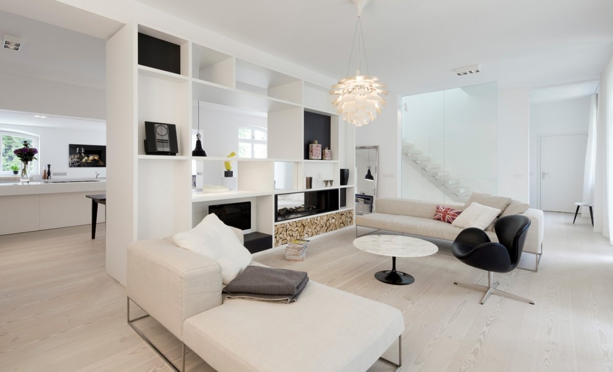 Гостиная со светлым полом